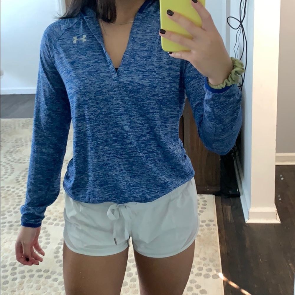 Under armour blue light weight v-neck pull over